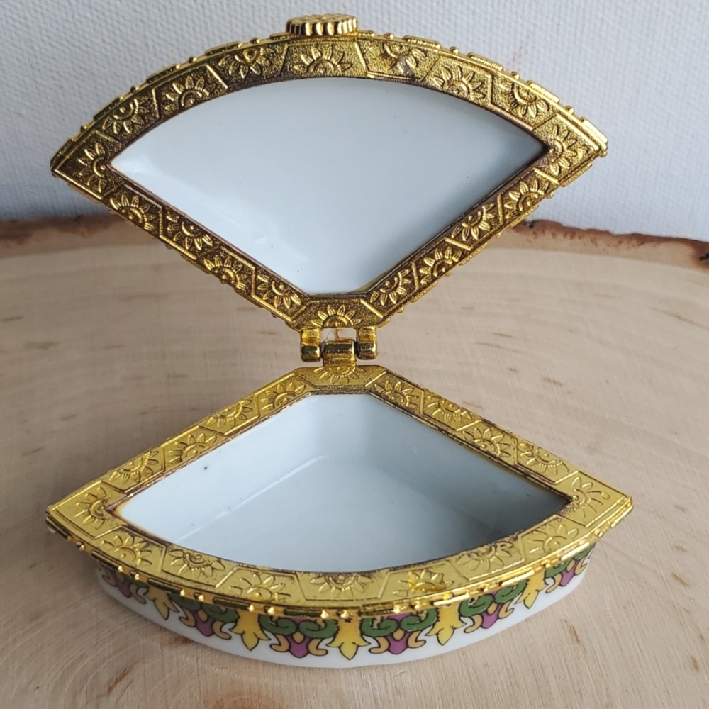 Vintage Asian Design Porcelain Petite Hinged Box Trinket/Pill - Picture 2 of 11